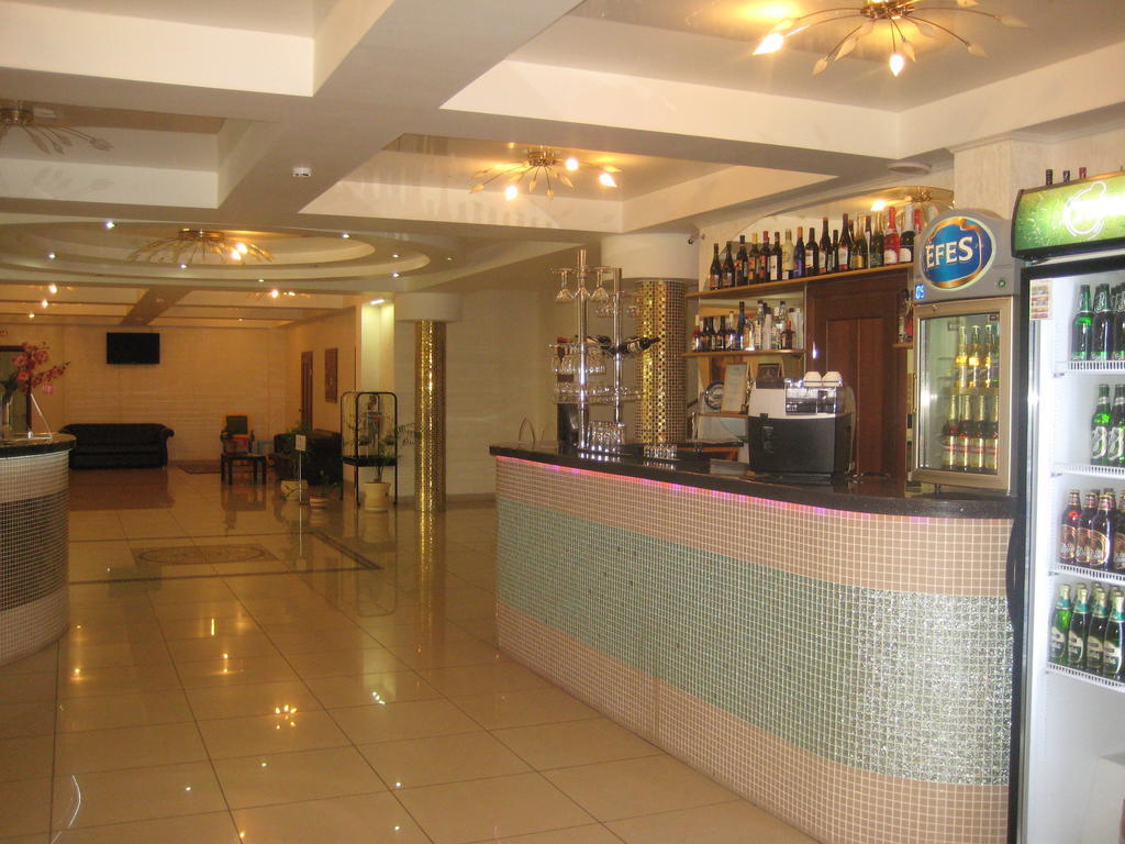 Mirage Hotel Saratov Esterno foto